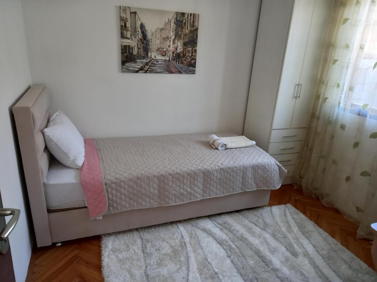 Stan U Maslinama Lägenhet Podgorica Exteriör bild