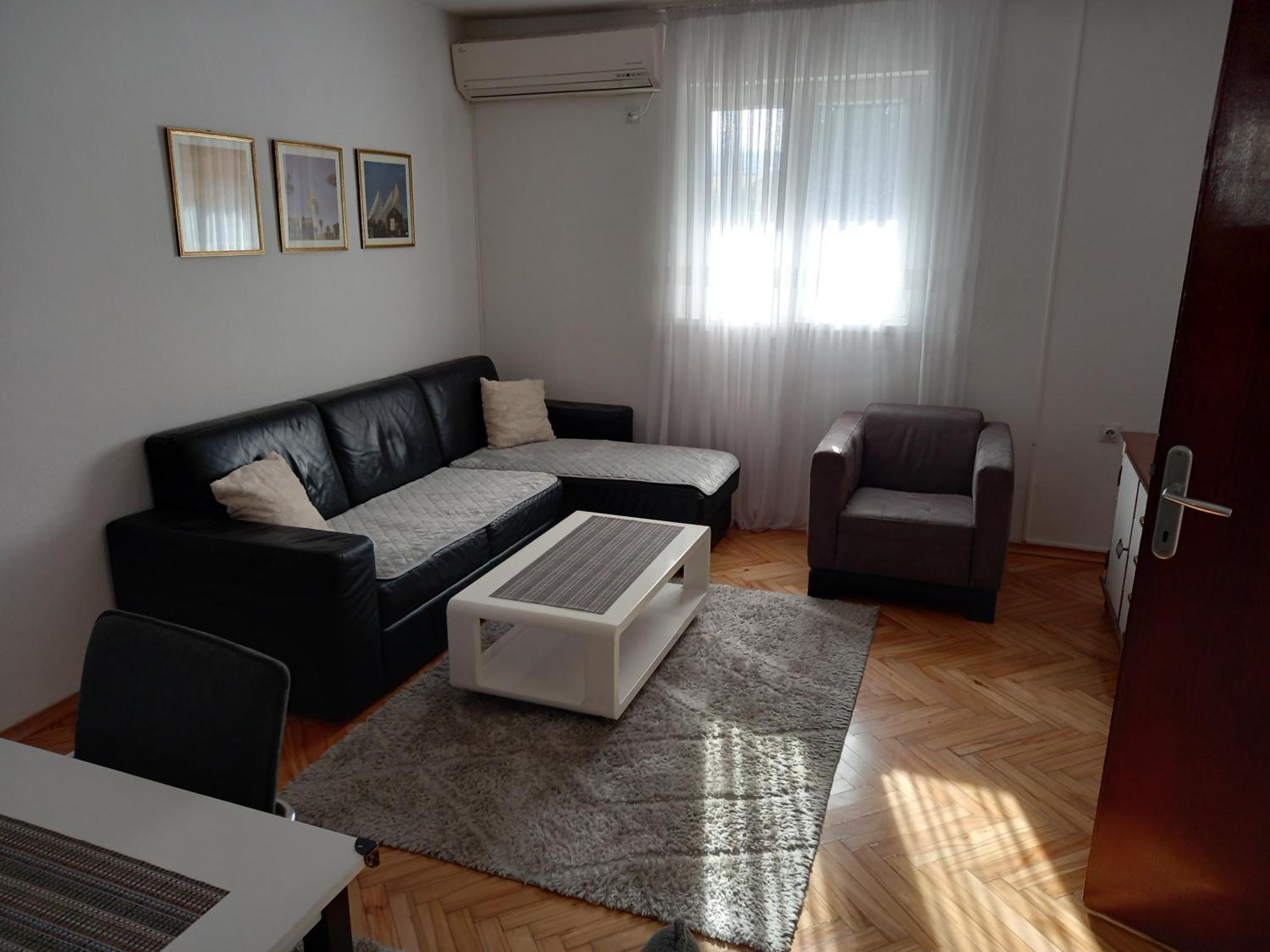 Stan U Maslinama Lägenhet Podgorica Exteriör bild