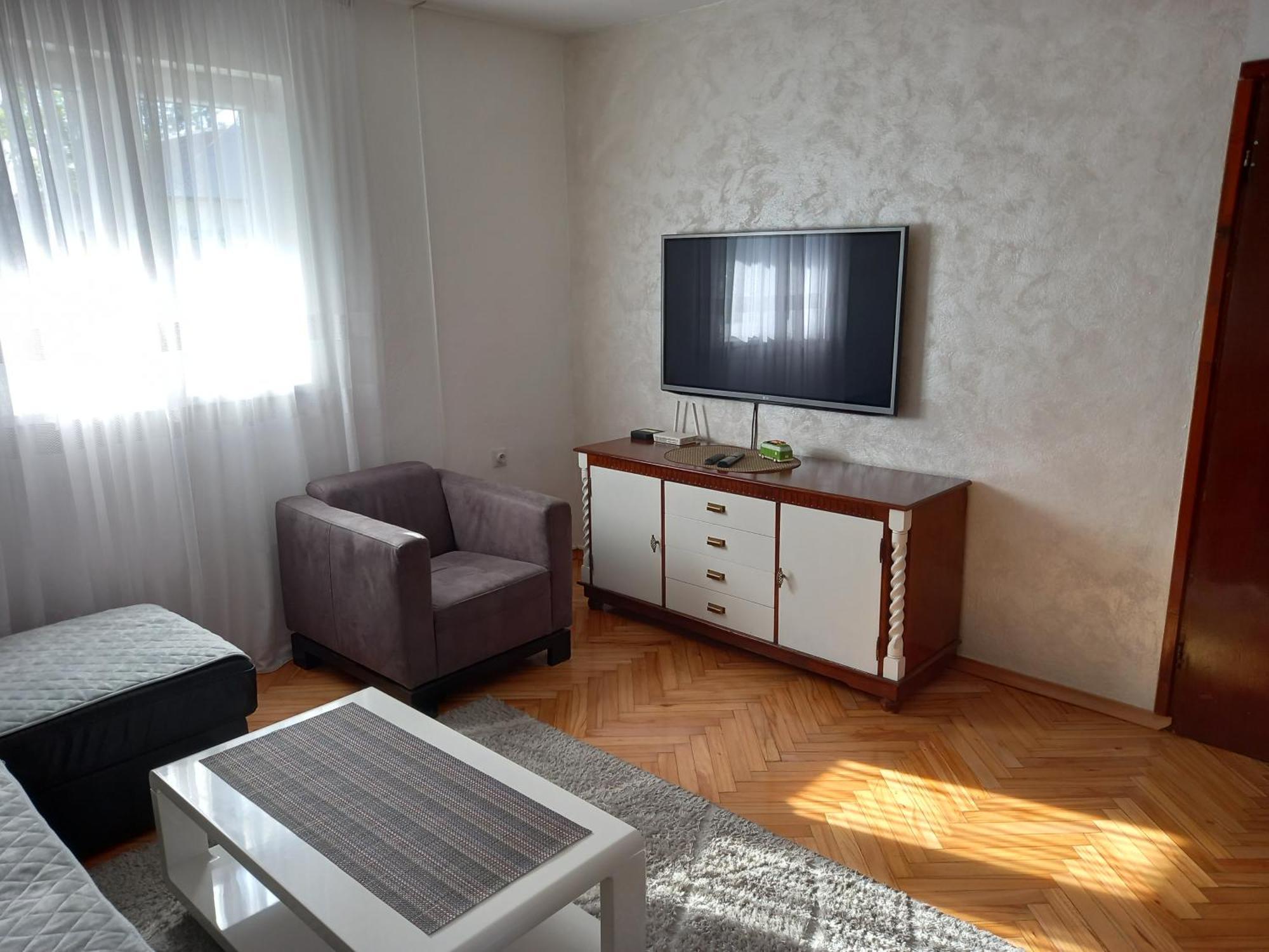 Stan U Maslinama Lägenhet Podgorica Exteriör bild