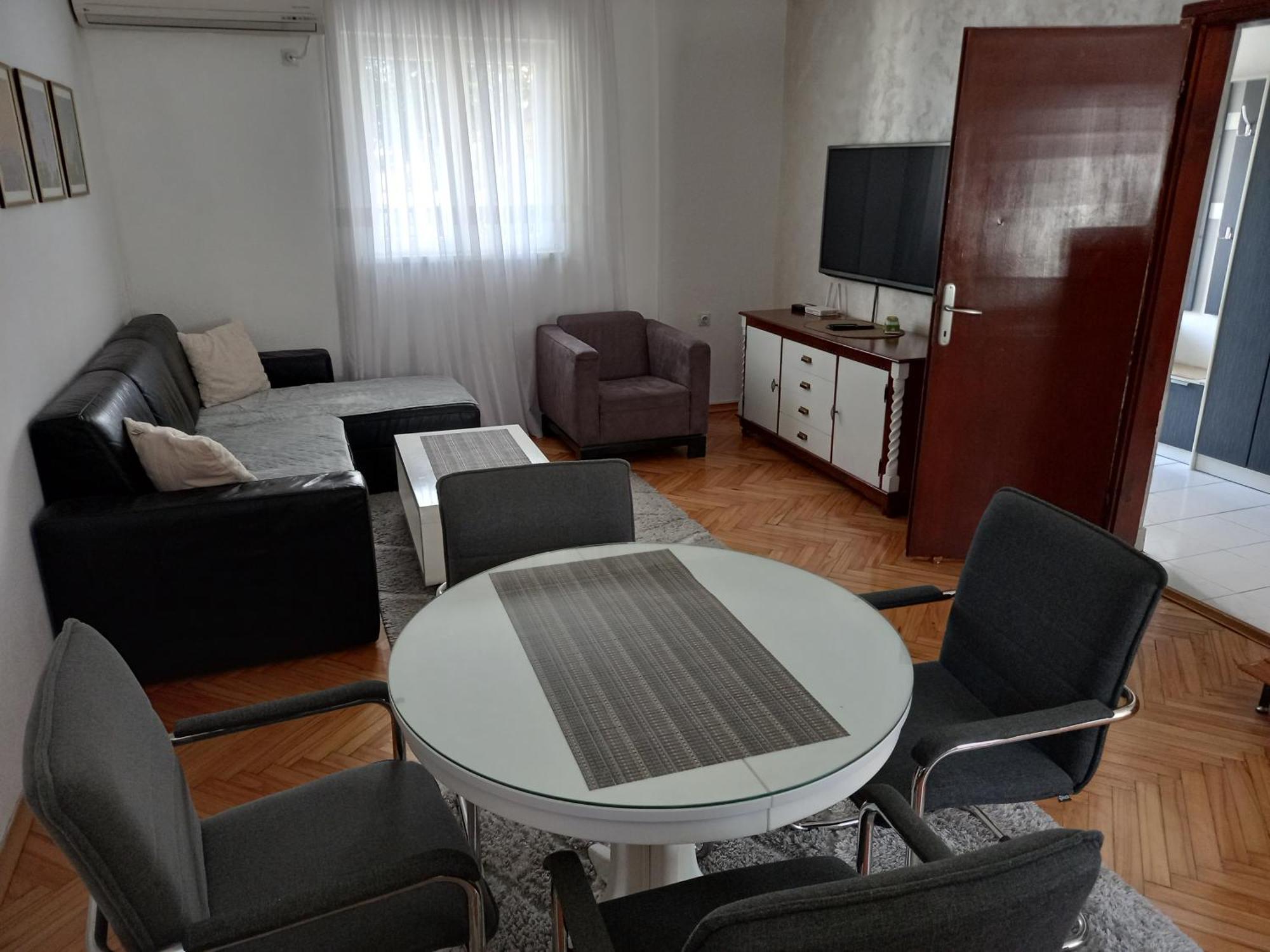 Stan U Maslinama Lägenhet Podgorica Exteriör bild